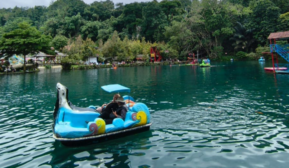 Situ Cipanten, Pesona Danau Alami dengan Dua Keindahan Berbeda di